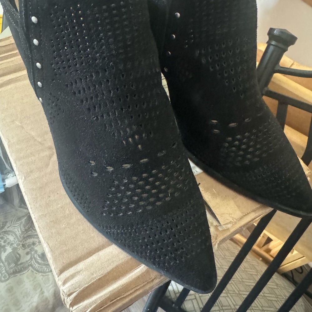 Women’s Black Pointed-Toe Cutout Booties